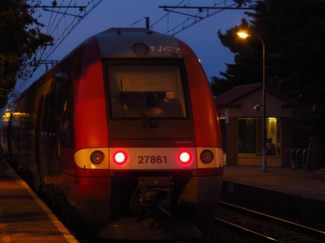 Z 27861-62 (Sncf) AGC devant le 76432 arrivent de Perpignan en Gare de Leucate - La Franqui